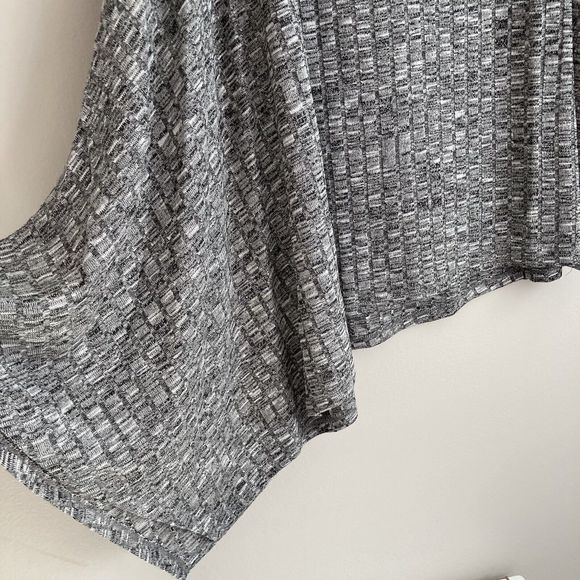 Lane Bryant Womens Plus Size 22/24 Gray Tunic Sweater Asymmetric Hem 3/4 Sleeve - Picture 4 of 9